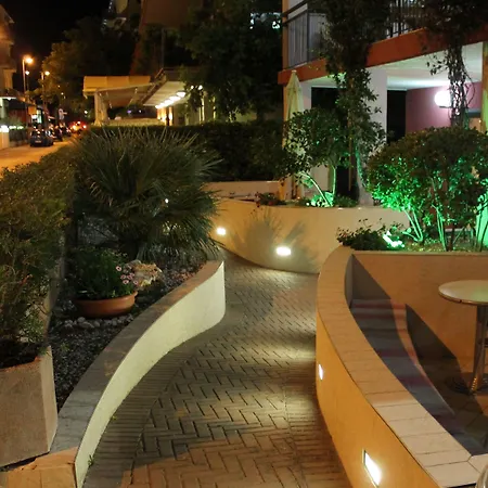 Oblio Hotel 2*