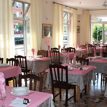 Oblio 酒店 里米尼